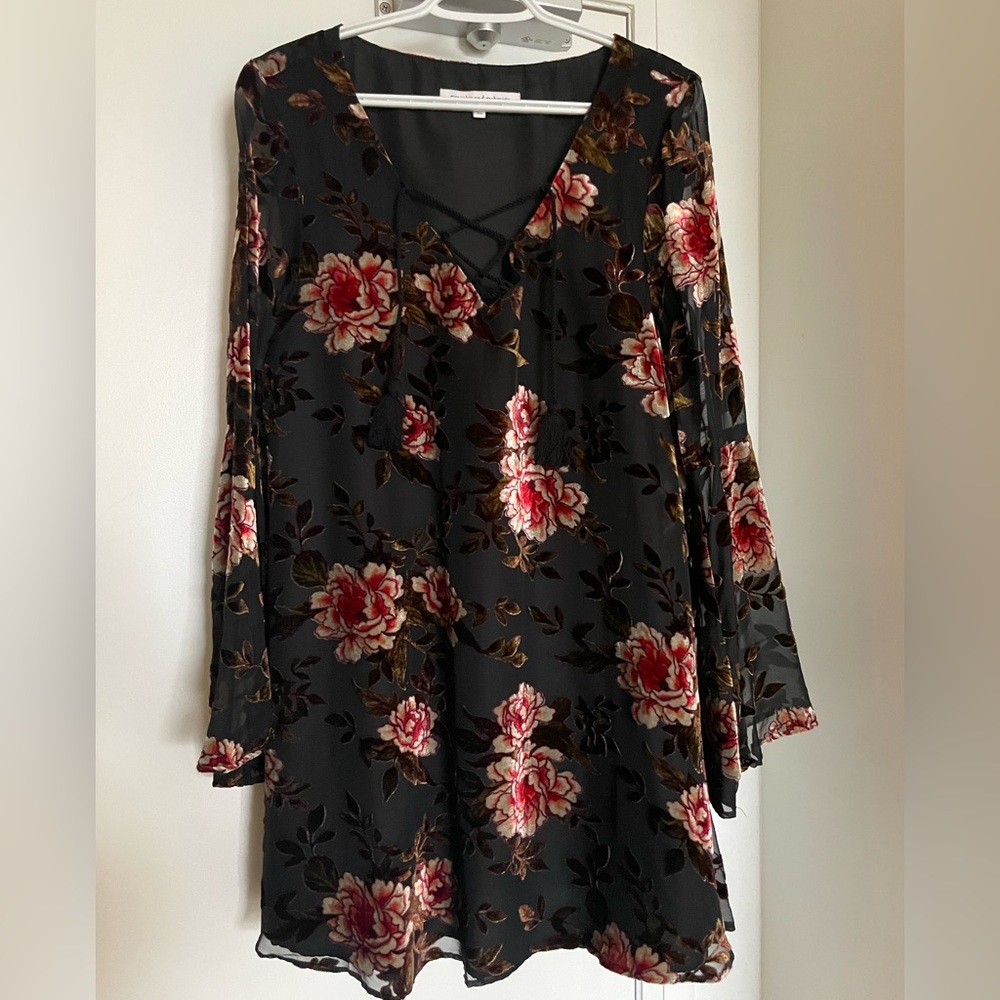 Cupcakes and Cashmere Large, Black Floral Dress